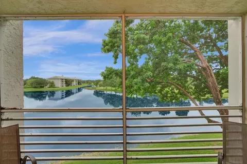 9235 Lagoon #301, Davie, FL 33324