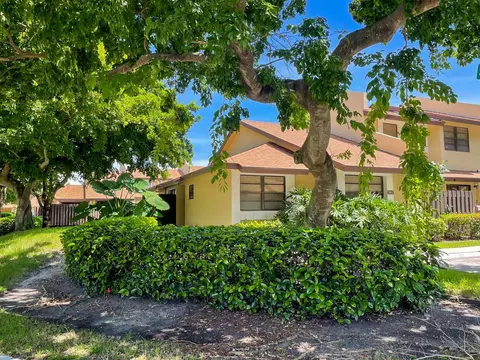201 SW 97th Ter, Pembroke Pines, FL 33025