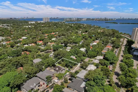 000 NE 70th St, Miami, FL 33138