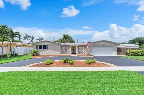 220 SW 71 Ter, Pembroke Pines, FL 33023