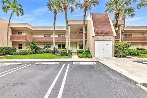 3621 Oaks Clubhouse Dr #104, Pompano Beach, FL 33069