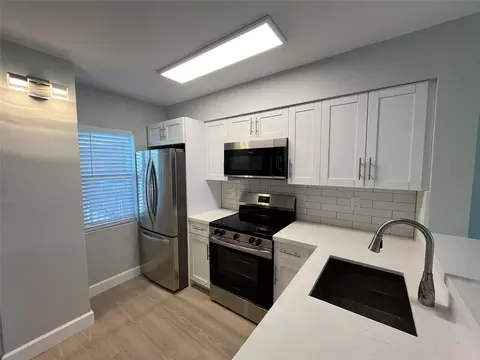 2104 S Cypress Bend Dr #306, Pompano Beach, FL 33069