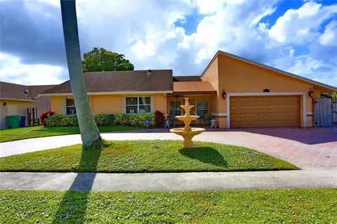 7098 NW 49th, Lauderhill, FL 33319