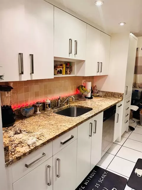 3361 NW 47th #123, Lauderdale Lakes, FL 33319