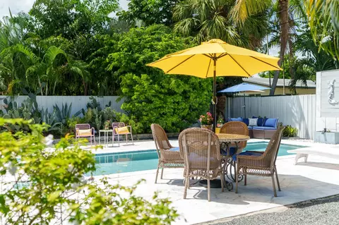 817 NE 16th Pl, Fort Lauderdale, FL 33305