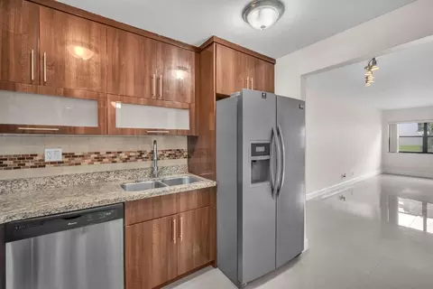 303 Racquet Clb #112, Weston, FL 33326