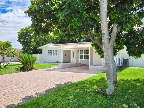 570 NE 46th St, Oakland Park, FL 33334