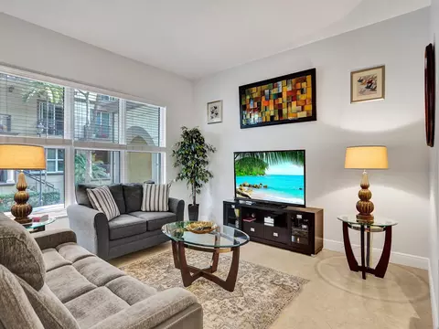 2633 NE 14th Ave #104, Wilton Manors, FL 33334