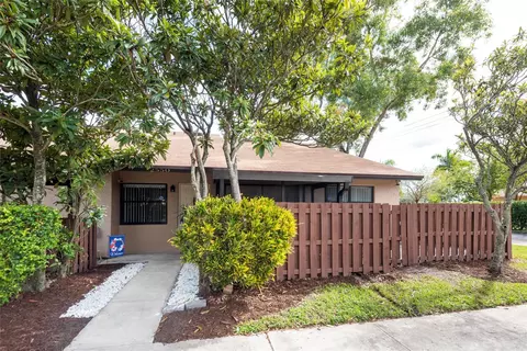 2550 N Nob Hl, Sunrise, FL 33322