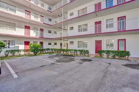 4270 NW 40th St #111, Lauderdale Lakes, FL 33319