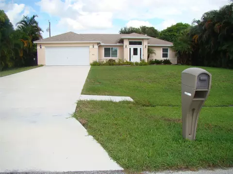 537 SW Dauphin Ave, Port Saint Lucie, FL 34953
