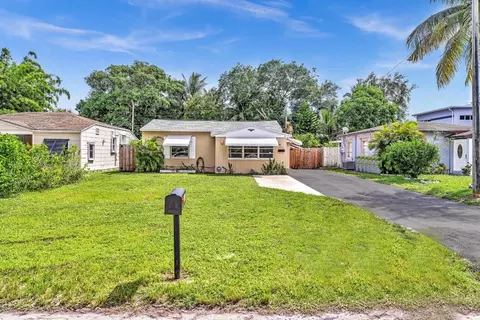 308 SW 10th St, Fort Lauderdale, FL 33315