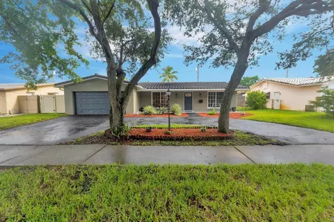 733 S Rainbow, Hollywood, FL 33021