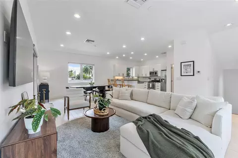 600 NE 10th Ave, Fort Lauderdale, FL 33304