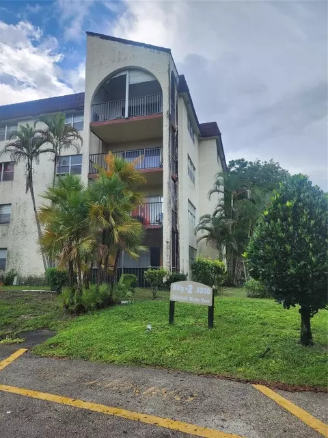3300 Spanish Moss #407, Lauderhill, FL 33319