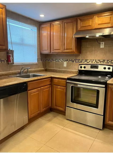 8200 Sunrise Lakes Blvd #202, Sunrise, FL 33322