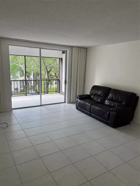 3690 Inverrary Dr #3K, Lauderhill, FL 33319