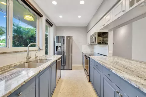 3209 SE 11th St #VILLA 9E, Pompano Beach, FL 33062