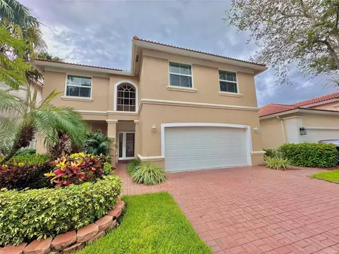 1050 Papaya St, Hollywood, FL 33019