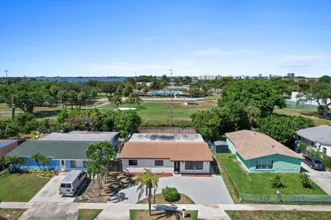 1349 13th St, West Palm Beach, FL 33401