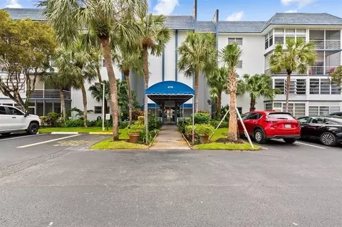 4770 NW 21st St #208, Lauderhill, FL 33313