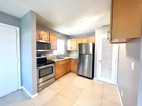 5186 NE 6th Ave #713, Fort Lauderdale, FL 33334