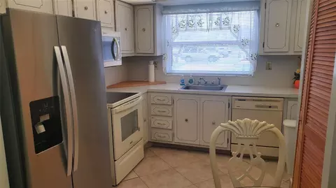 9300 Sunrise Lks #103, Sunrise, FL 33322