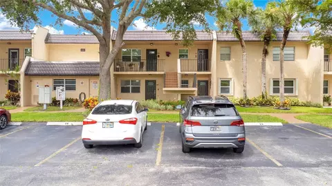 140 Lake Constance #140, West Palm Beach, FL 33411