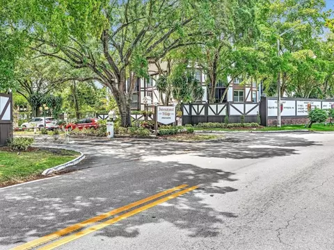 3680 Inverrary #2-Z, Lauderhill, FL 33319