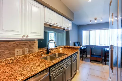 5720 Rock Island Rd #390, Tamarac, FL 33319