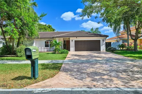 5210 Hawkes Bluff Ave, Davie, FL 33331