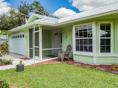 1916 13th, Vero Beach, FL 32962