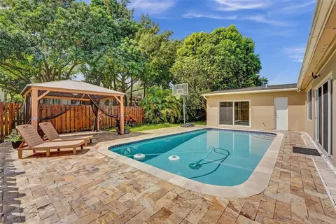 10472 NW 2nd, Plantation, FL 33324
