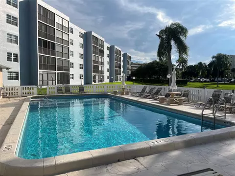190 SE 5th Ave #103, Dania Beach, FL 33004