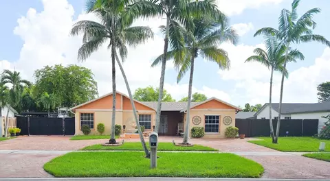19607 NW 62nd Ave, Hialeah, FL 33015