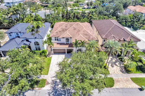 930 SE 9th St, Fort Lauderdale, FL 33316