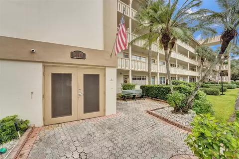 2401 Antigua Cir #E2, Coconut Creek, FL 33066