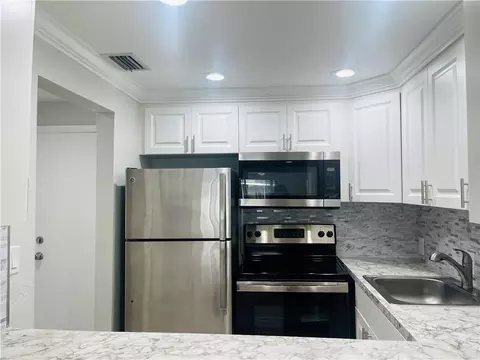 4848 NW 24th #206, Lauderdale Lakes, FL 33313