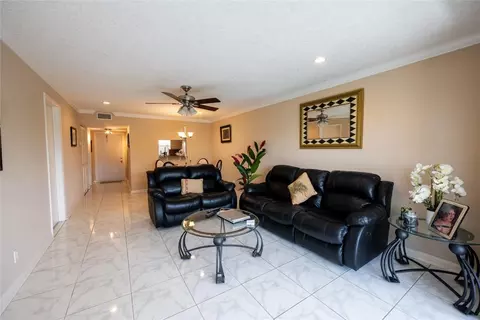 9350 Sunrise Lks #304, Sunrise, FL 33322