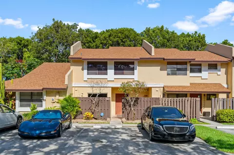 121 SW 97th Ave #121, Pembroke Pines, FL 33025