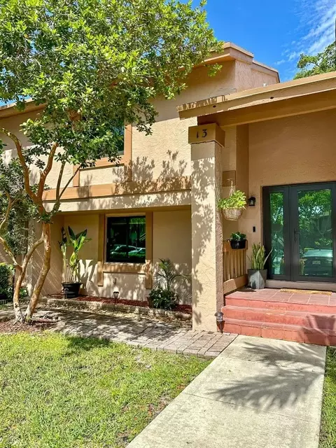 13 Chestnut #13, Hollywood, FL 33026