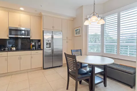 16135 Emerald Estates Dr #271, Weston, FL 33331