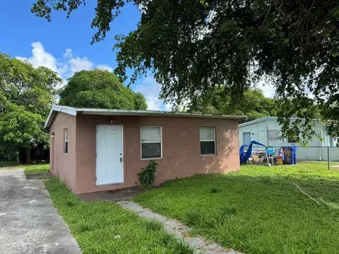 2443 NW 4th Ct, Pompano Beach, FL 33069