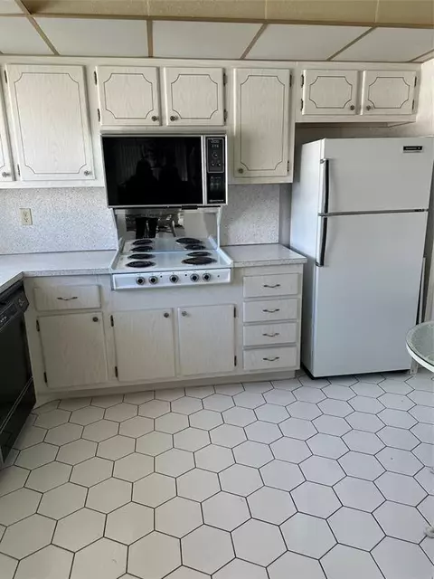 1817 S Ocean Dr #915, Hallandale Beach, FL 33009