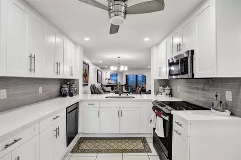 7425 Fairfax #113, Tamarac, FL 33321