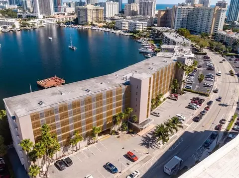 400 Golden Isle #21, Hallandale Beach, FL 33009