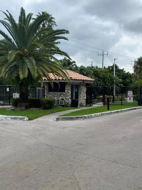 18031 Biscayne #604, North Miami Beach, FL 33160