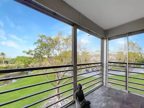 121 Royal Park Dr #4D, Oakland Park, FL 33309