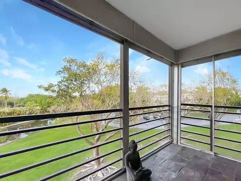 121 Royal Park #4D, Oakland Park, FL 33309
