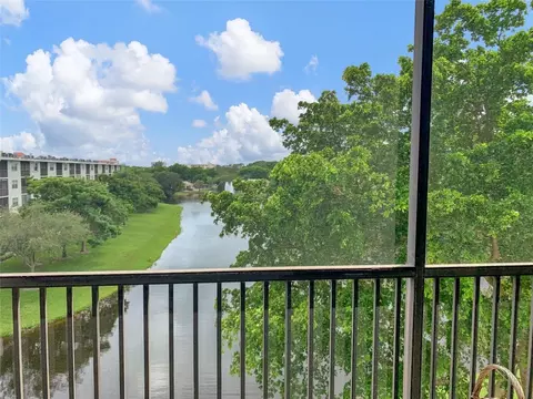 2238 N Cypress Bnd #504, Pompano Beach, FL 33069
